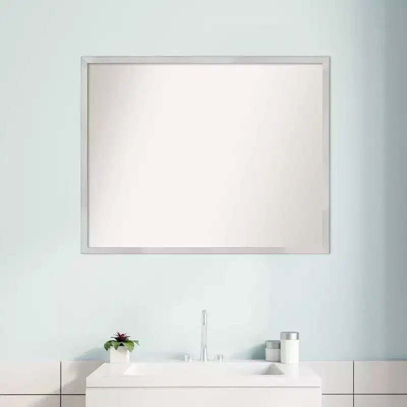 30" x 24" Badezimmer-Wandspiegel aus silberfarbenem Holz, ohne Facettenschliff, modernes rechteckiges Design, zur Wandmontage