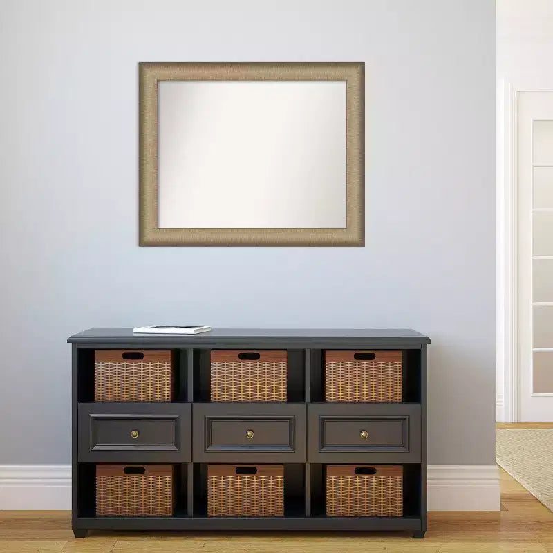 Espejo de pared elegante para baño, 33" x 27", bronce cepillado, marco de poliestireno, montaje en pared