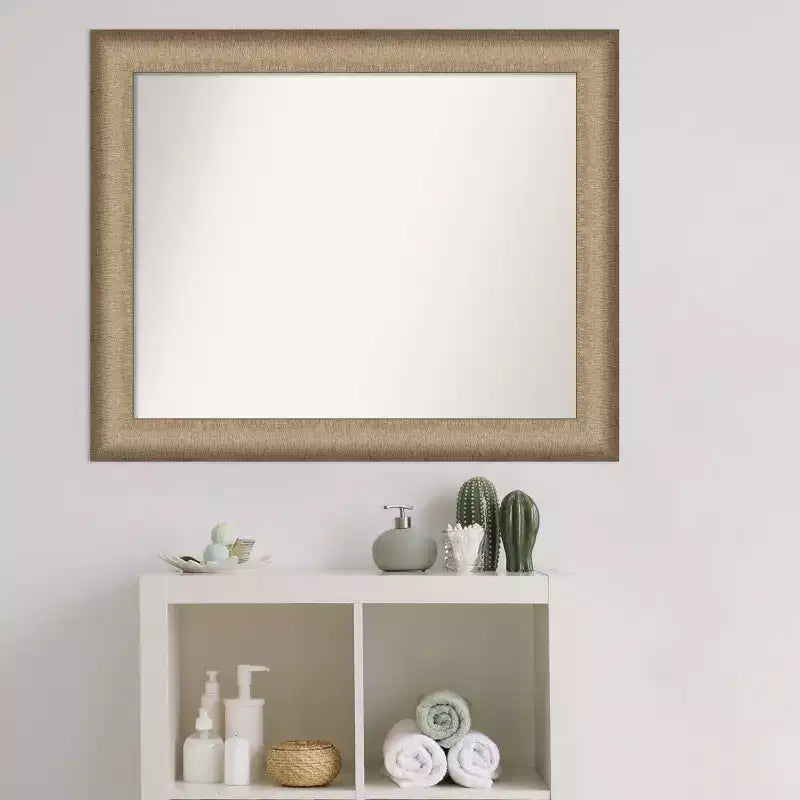 Espejo de pared elegante para baño, 33" x 27", bronce cepillado, marco de poliestireno, montaje en pared