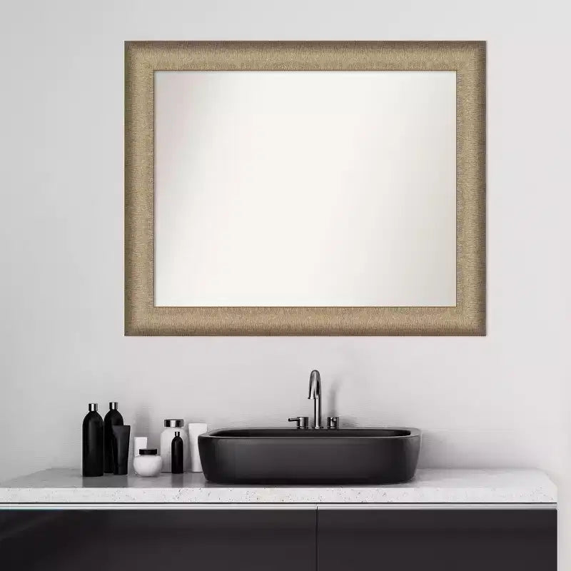 Espejo de pared elegante para baño, 33" x 27", bronce cepillado, marco de poliestireno, montaje en pared