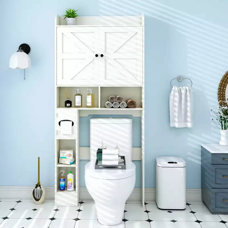 Armario de almacenamiento sobre el inodoro| Estante organizador para baño con puertas tipo granero y portarrollos de papel higiénico