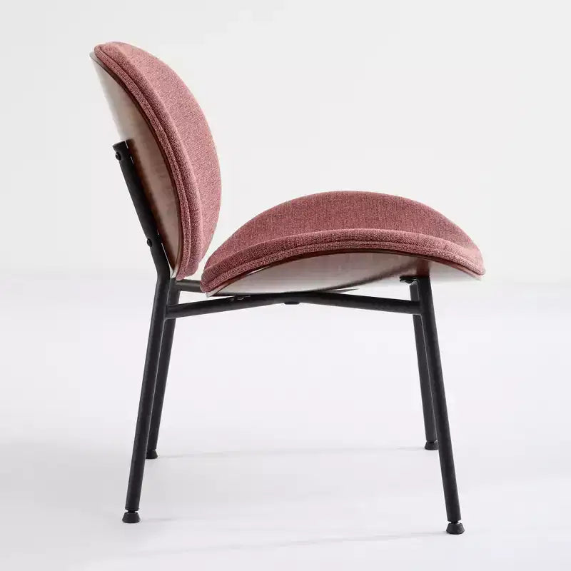 Moderne Akzentstühle im Mid-Century-Stil für das Schlafzimmer, muschelförmiger Einzelstuhl mit dreibeinigem Gestell, Loungesessel aus Stoff mit Rückenlehne in Walnussoptik
