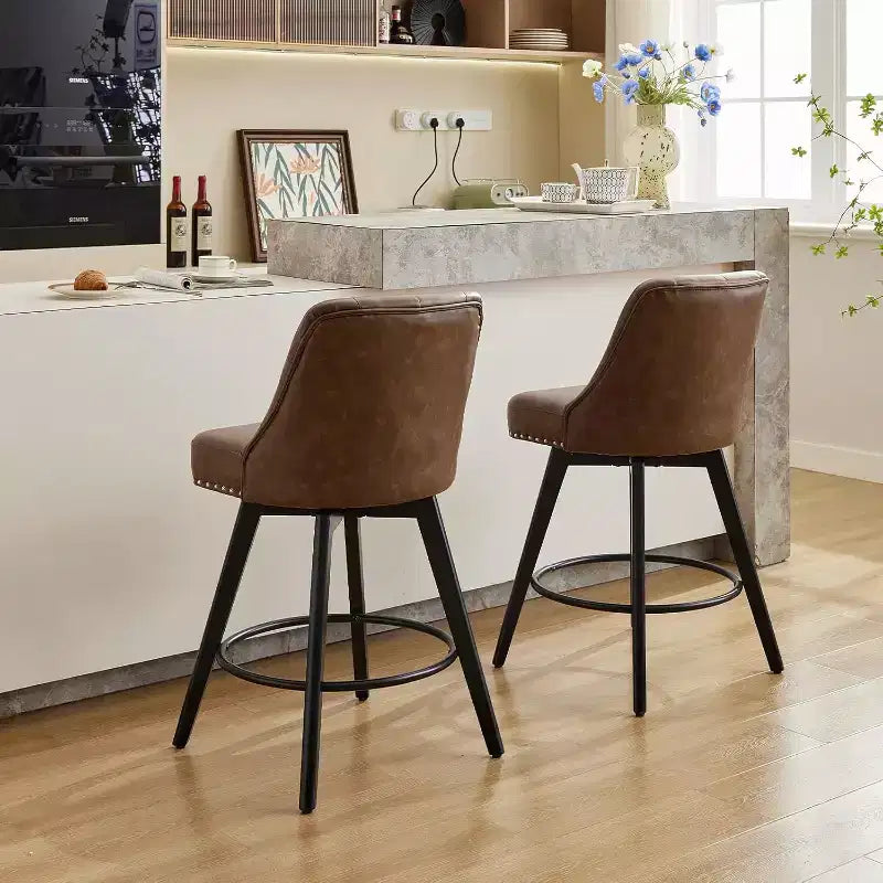 Set aus 2 modernen drehbaren Barhockern, gepolstert, mit Fußstütze, Rückenlehne und Metallbeinen, moderne Barhocker in Thekenhöhe für Bar und Kücheninsel