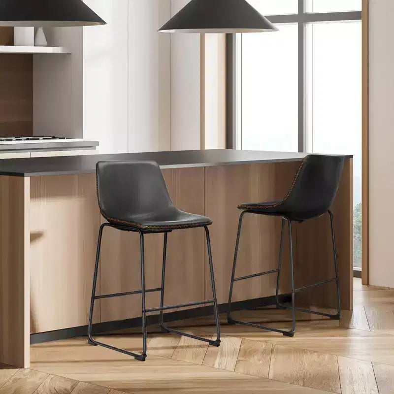 Set aus 2 gepolsterten Barhockern im Industrial-Stil mit Metallbeinen und Fußstützen, armlose Kunstleder-Thekenstühle für Esszimmer